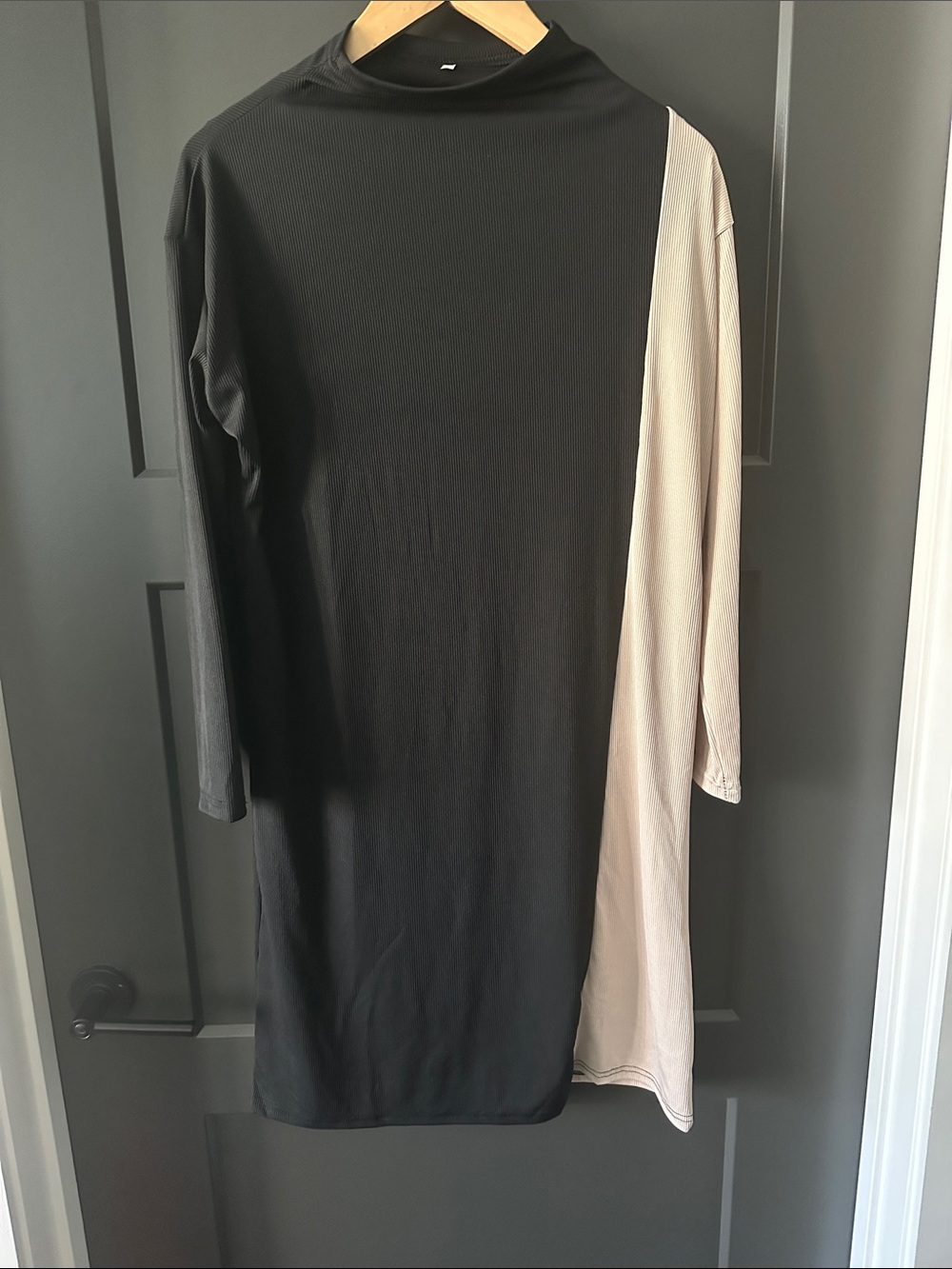 Colorblock Long Sleeve Midi Dress - Black & Cream